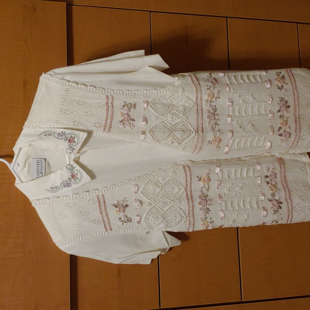 Vintage women's v-neck sweater vest with blouse, embroidered, Jantzen Classics